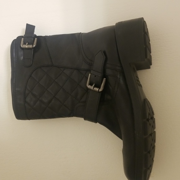 Aquatalia black leather ankle boot. - Picture 4 of 5